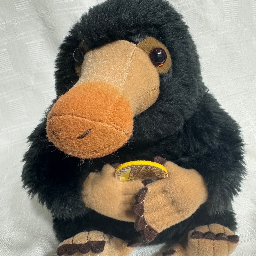 Fantastic Beast The Noble Collection The Niffler Plush with coin no tag Used